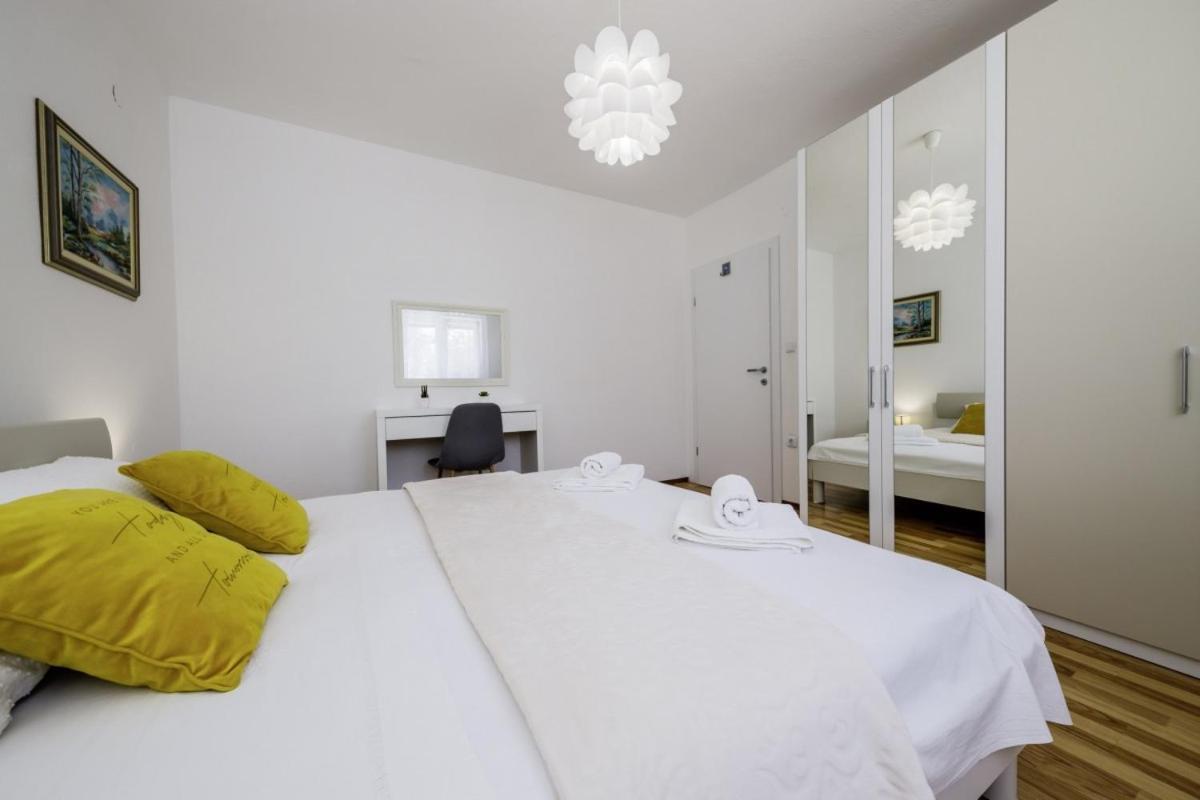 Ani In Trogir * Mittel-Dalmatien Hotel Seget Donji Exterior photo